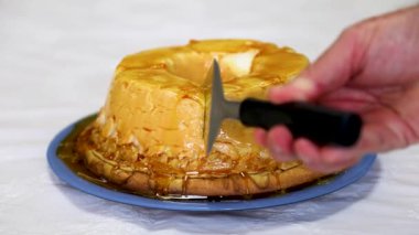 Geleneksel karamelli yumurta akı pudingi. Molotof olarak bilinir. 