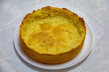 Geleneksel boş hamur işi turta yapmaya hazır. Frola