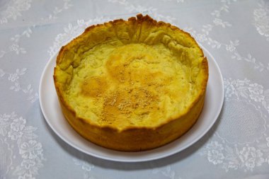 Geleneksel boş hamur işi turta yapmaya hazır. Frola