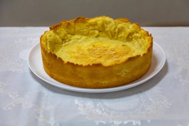 Geleneksel boş hamur işi turta yapmaya hazır. Frola