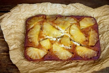 Orijinal Brezilya karamelize edilmiş ananas turtası