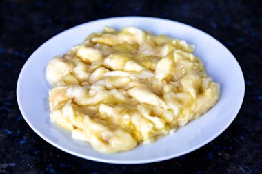  Geleneksel cupuau kreması, meyveli krema ve rendelenmiş çikolata.