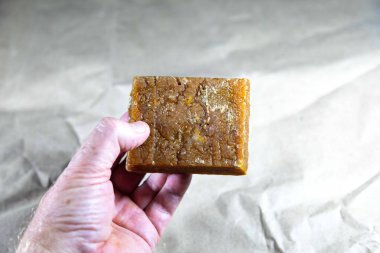 Geleneksel rapadura şeker kamışı suyuyla yapılır