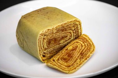 Geleneksel rulo pasta, İsviçre dürümü olarak da bilinir, guava ezmesi ile doldurulur, Brezilya 'dan tipik bir pasta, daha doğrusu Pernambuco' dan.