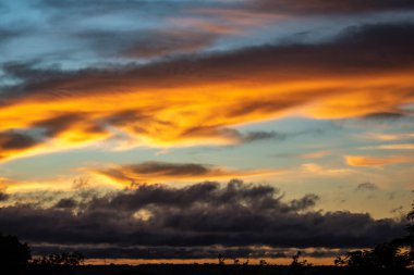 Dramatik gökyüzü ikonik ve cennet biçiminde.