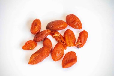 Goji üzümü (ayrıca Wolfberry pinyin olarak da bilinir), otçulgiller (Solanaceae) familyasından iki yakın akraba türü olan Lycium barbarbarı veya Lycium chinense 'nin tatlı meyvesidir.