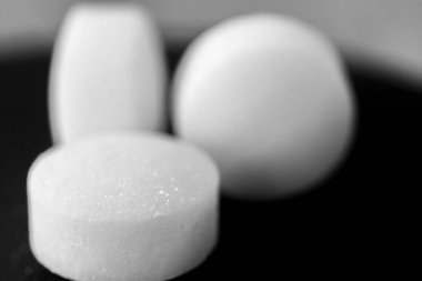 Beyaz Naftalin Topları veya Naftalin Topları ince detaylar izole