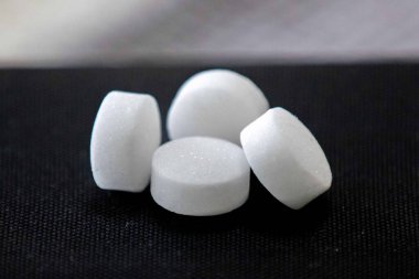 Beyaz Naftalin Topları veya Naftalin Topları ince detaylar izole