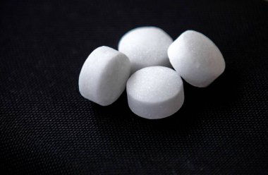 Beyaz Naftalin Topları veya Naftalin Topları ince detaylar izole