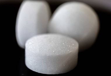 Beyaz Naftalin Topları veya Naftalin Topları ince detaylar izole