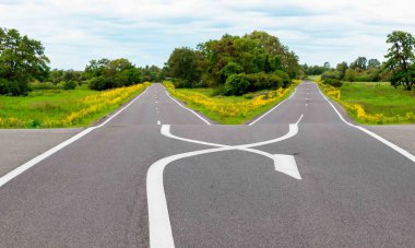 Yol ayrımı. Hayatın dönüm noktası. Hangi yol izlenecek?