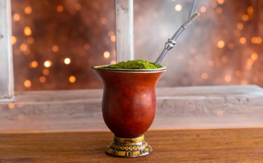 Yerba mate ile hazırlanmış klasik kimarro, Güney Brezilya 'dan tipik bir içecek.