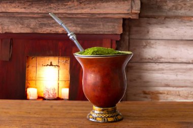 Yerba mate ile hazırlanmış klasik kimarro, Güney Brezilya 'dan tipik bir içecek.