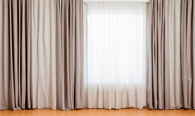 Dekoratörler ve mimarlar tarafından tasarlanmış minimalist tam çerçeve perdesi