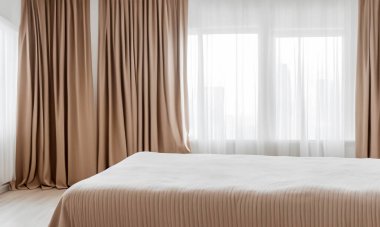 Aydınlatma ve rahat atmosferi olan temiz minimalist yatak odası. Uyku hijyeni ve rahatlama için mükemmel.
