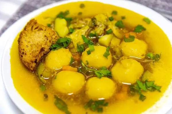 Vori-vori ya da bori-bori olarak bilinen ikonik ve geleneksel Paraguay çorbası dünyanın en iyi çorbasıdır. Soğuk kış geceleri için özel çorba..