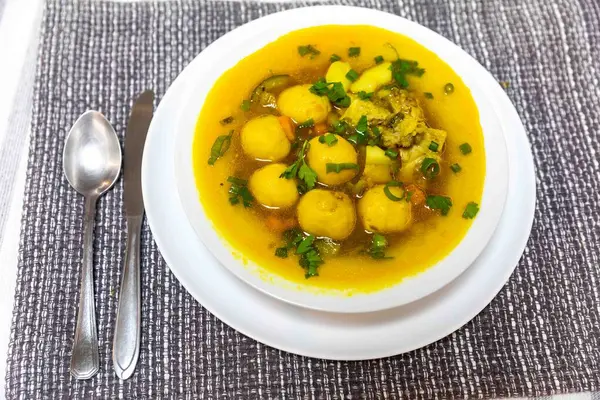 Vori-vori ya da bori-bori olarak bilinen ikonik ve geleneksel Paraguay çorbası dünyanın en iyi çorbasıdır. Soğuk kış geceleri için özel çorba..