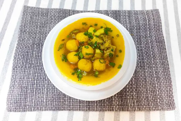 Vori-vori ya da bori-bori olarak bilinen ikonik ve geleneksel Paraguay çorbası dünyanın en iyi çorbasıdır. Soğuk kış geceleri için özel çorba..