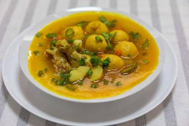 Vori-vori ya da bori-bori olarak bilinen ikonik ve geleneksel Paraguay çorbası dünyanın en iyi çorbasıdır. Soğuk kış geceleri için özel çorba..