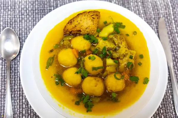 Vori-vori ya da bori-bori olarak bilinen ikonik ve geleneksel Paraguay çorbası dünyanın en iyi çorbasıdır. Soğuk kış geceleri için özel çorba..