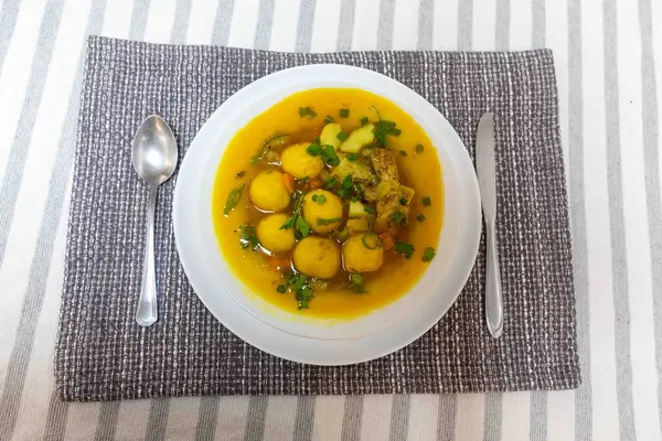 Vori-vori ya da bori-bori olarak bilinen ikonik ve geleneksel Paraguay çorbası dünyanın en iyi çorbasıdır. Soğuk kış geceleri için özel çorba..