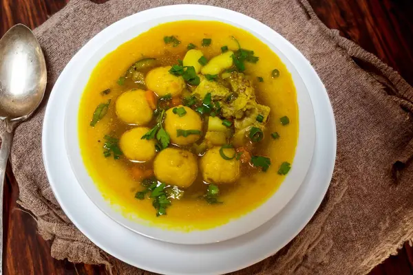 Vori-vori ya da bori-bori olarak bilinen ikonik ve geleneksel Paraguay çorbası dünyanın en iyi çorbasıdır. Soğuk kış geceleri için özel çorba..