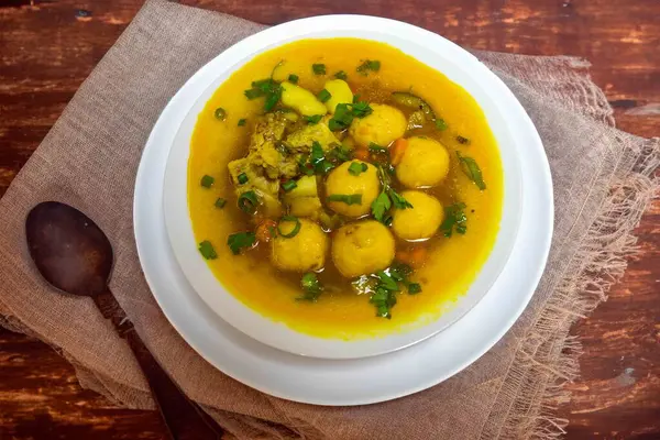 Vori-vori ya da bori-bori olarak bilinen ikonik ve geleneksel Paraguay çorbası dünyanın en iyi çorbasıdır. Soğuk kış geceleri için özel çorba..