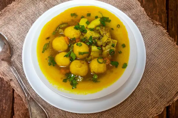 Vori-vori ya da bori-bori olarak bilinen ikonik ve geleneksel Paraguay çorbası dünyanın en iyi çorbasıdır. Soğuk kış geceleri için özel çorba..