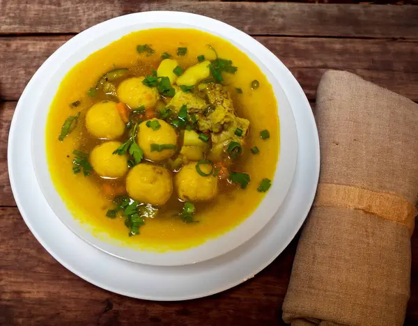 Vori-vori ya da bori-bori olarak bilinen ikonik ve geleneksel Paraguay çorbası dünyanın en iyi çorbasıdır. Soğuk kış geceleri için özel çorba..