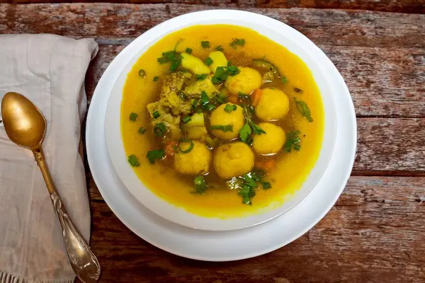 Vori-vori ya da bori-bori olarak bilinen ikonik ve geleneksel Paraguay çorbası dünyanın en iyi çorbasıdır. Soğuk kış geceleri için özel çorba..