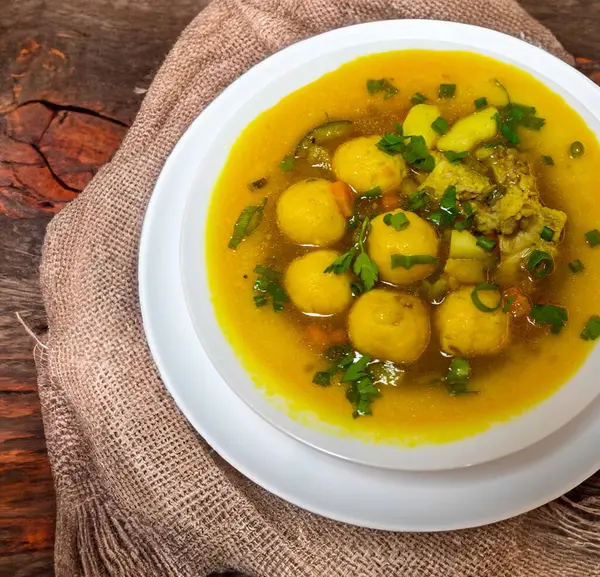 Vori-vori ya da bori-bori olarak bilinen ikonik ve geleneksel Paraguay çorbası dünyanın en iyi çorbasıdır. Soğuk kış geceleri için özel çorba..