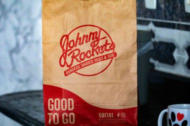 Brezilya 31 Mayıs 2025. Johnny Rockets fast food burger paketleme