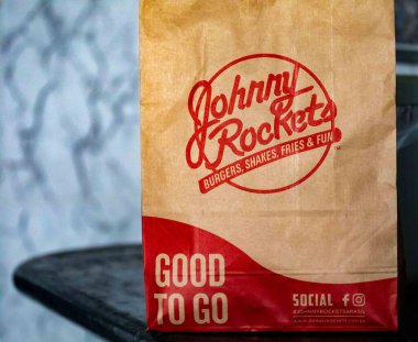 Brezilya 31 Mayıs 2025. Johnny Rockets fast food burger paketleme