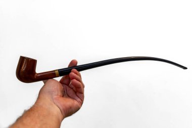 Seçici odak ve pürüzsüz arka planda konforlu bir boru.