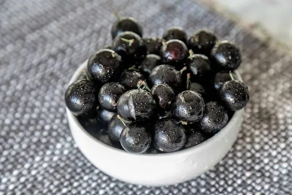 Güzel ve sulu Jabuticaba meyveleri ince detaylarıyla