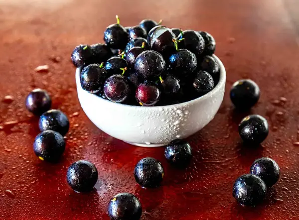 Güzel ve sulu Jabuticaba meyveleri ince detaylarıyla