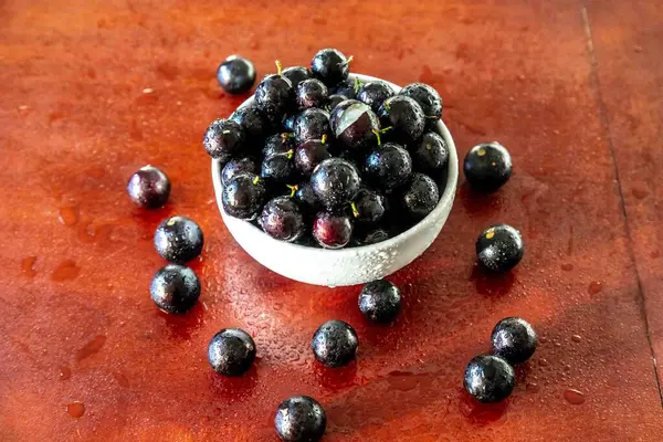 Güzel ve sulu Jabuticaba meyveleri ince detaylarıyla