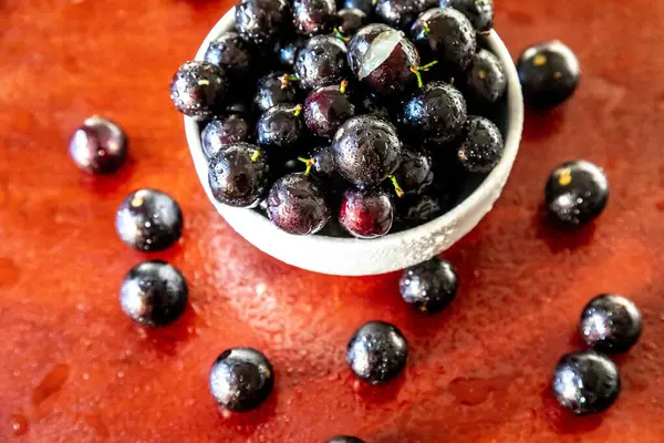 Güzel ve sulu Jabuticaba meyveleri ince detaylarıyla