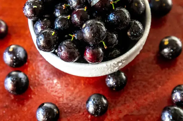 Güzel ve sulu Jabuticaba meyveleri ince detaylarıyla