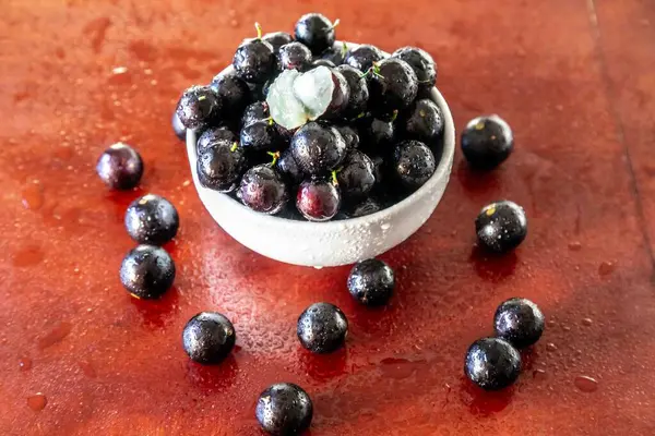 Güzel ve sulu Jabuticaba meyveleri ince detaylarıyla