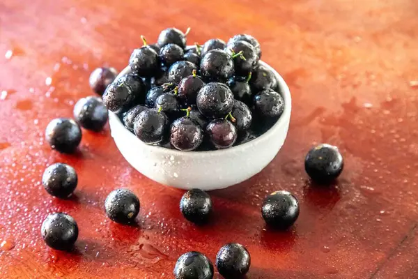 Güzel ve sulu Jabuticaba meyveleri ince detaylarıyla