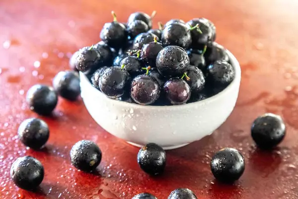 Güzel ve sulu Jabuticaba meyveleri ince detaylarıyla