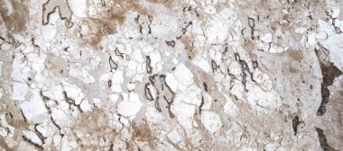 Karmaşık damarları ve desenleri olan cilalanmış mermer taş bir yüzeye yakın çekim
