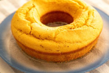 Geleneksel rezene tohumlu mısır unu keki, Brezilya 'da tipik Haziran festivalleri.