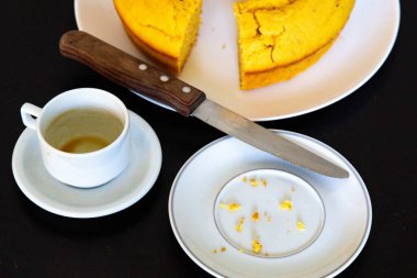 Geleneksel rezene tohumlu mısır unu keki, Brezilya 'da tipik Haziran festivalleri.