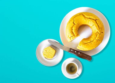 Geleneksel rezene tohumlu mısır unu keki, Brezilya 'da tipik Haziran festivalleri.