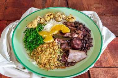 Brezilya 'nın en iyi geleneksel feijoada' sı tamamen en otantik tarzda hizmet vermektedir. Yanında karşı konulamaz ve ikonik cachaa caipirinha da vardır.