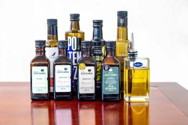 Brezilya, 8 Temmuz 2025. Brezilya ve Arjantin 'de üretilen en iyi Güney Amerika ekstra saf zeytinyağı koleksiyonu..