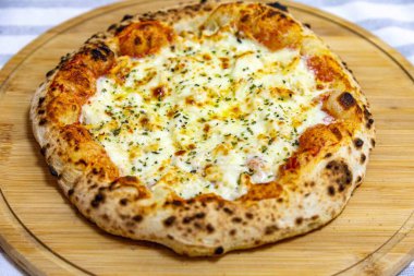 Dünyanın en iyi pizzası, krem peynirli tavuk pizzası. Geleneksel Brezilya pizzası