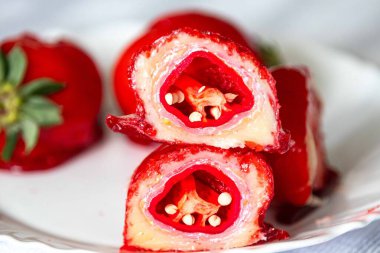 İkonik ve viral aşk çileğini egzotik ve eğlenceli bir şekilde ele alalım. Morango do amor extico